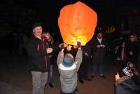 Yssingeaux : un ciel étoilé de lanternes multicolores avant le feu d&#039;artifice