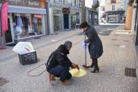 Yssingeaux : de la publicité éphémère au sol pour mener à une boutique