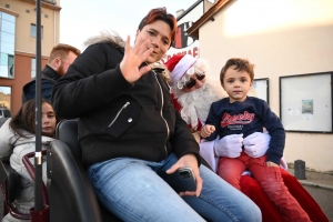 Retournac : un petit train, une structure gonflable et une calèche pour patienter avant Noël