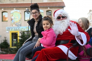 Retournac : un petit train, une structure gonflable et une calèche pour patienter avant Noël