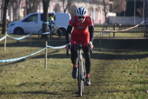 Brives-Charensac : Cédric Sagnol s&#039;offre le cyclo-cross des rives de la Loire