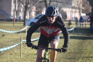 Brives-Charensac : Cédric Sagnol s&#039;offre le cyclo-cross des rives de la Loire