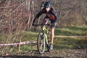 Brives-Charensac : Cédric Sagnol s&#039;offre le cyclo-cross des rives de la Loire