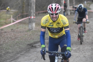 Brives-Charensac : Cédric Sagnol s&#039;offre le cyclo-cross des rives de la Loire