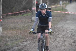 Brives-Charensac : Cédric Sagnol s&#039;offre le cyclo-cross des rives de la Loire