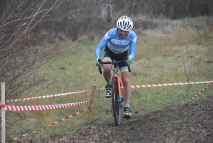 Brives-Charensac : Cédric Sagnol s&#039;offre le cyclo-cross des rives de la Loire