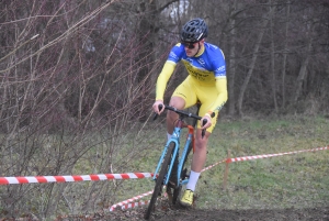 Brives-Charensac : Cédric Sagnol s&#039;offre le cyclo-cross des rives de la Loire