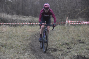 Brives-Charensac : Cédric Sagnol s&#039;offre le cyclo-cross des rives de la Loire