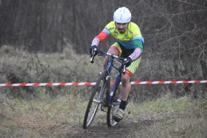 Brives-Charensac : Cédric Sagnol s&#039;offre le cyclo-cross des rives de la Loire