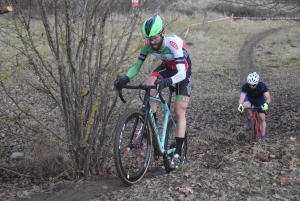 Brives-Charensac : Cédric Sagnol s&#039;offre le cyclo-cross des rives de la Loire