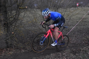 Brives-Charensac : Cédric Sagnol s&#039;offre le cyclo-cross des rives de la Loire