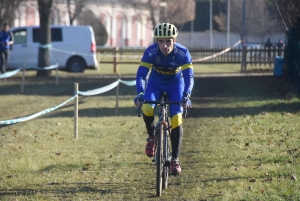 Brives-Charensac : Cédric Sagnol s&#039;offre le cyclo-cross des rives de la Loire