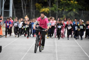 Dunières : 380 écoliers et collégiens tout sourires au cross solidaire