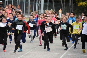 Dunières : 380 écoliers et collégiens tout sourires au cross solidaire