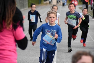 Dunières : 380 écoliers et collégiens tout sourires au cross solidaire