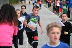 Dunières : 380 écoliers et collégiens tout sourires au cross solidaire