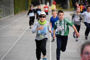 Dunières : 380 écoliers et collégiens tout sourires au cross solidaire