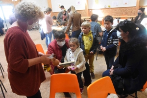 Freycenet-la-Tour : l&#039;abeille pique la curiosité