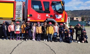 Retournac : les écoliers de Charrées en visite à la caserne des pompiers