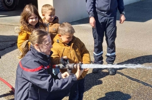 Retournac : les écoliers de Charrées en visite à la caserne des pompiers