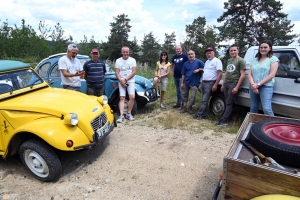 Ces 2CV montent les chemins aussi bien que les 4x4 modernes (vidéo)