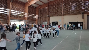 Bas-en-Basset : le bal des familles animé par les écoliers