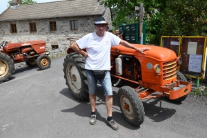 Un dimanche en balade dans le Meygal... sur leurs tracteurs