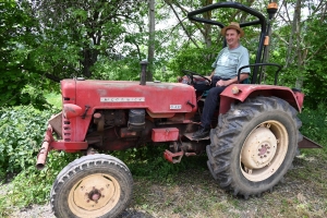 Un dimanche en balade dans le Meygal... sur leurs tracteurs