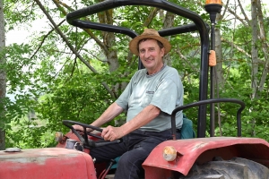 Un dimanche en balade dans le Meygal... sur leurs tracteurs