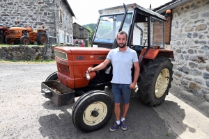 Un dimanche en balade dans le Meygal... sur leurs tracteurs