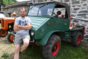 Un dimanche en balade dans le Meygal... sur leurs tracteurs