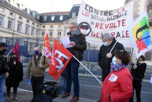 Liberté de manifester et liberté d&#039;informer se rejoignent au Puy-en-Velay