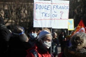 Liberté de manifester et liberté d&#039;informer se rejoignent au Puy-en-Velay