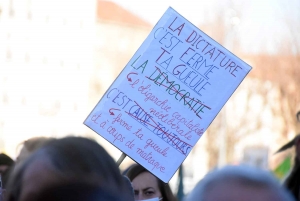 Liberté de manifester et liberté d&#039;informer se rejoignent au Puy-en-Velay