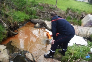 Une nouvelle pollution aux hydrocarbures dans un ruisseau à Monistrol-sur-Loire