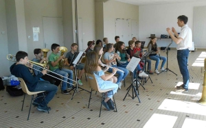 Retournac : l’orchestre et la chorale du collège Boris-Vian en visite à la Chaise-Dieu