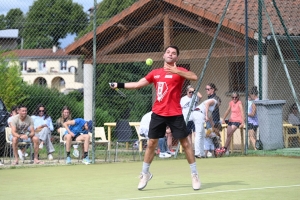 Tennis : Matéo Rouchouse dans son jardin au tournoi de Monistrol