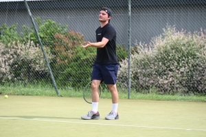 Tennis : Matéo Rouchouse dans son jardin au tournoi de Monistrol