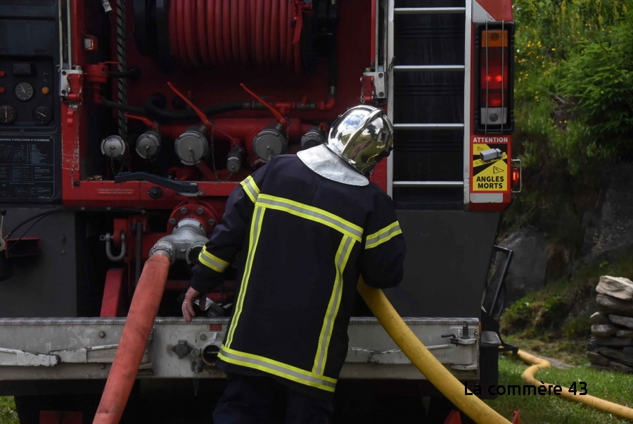 Monistrol-sur-Loire: a fire breaks out on a sofa