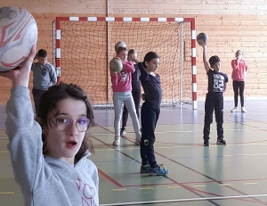 Les élèves de primaire de l’école Saint-Joseph de Grazac initiés au rugby