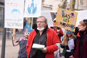 Bas-en-Basset : une manifestation colorée pour s&#039;opposer au masque sur les enfants