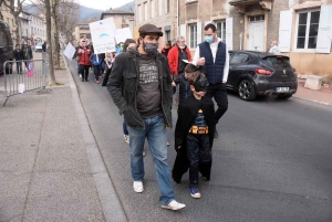 Bas-en-Basset : une manifestation colorée pour s&#039;opposer au masque sur les enfants