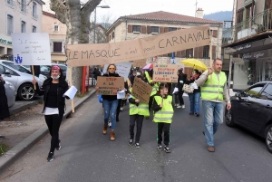 Bas-en-Basset : une manifestation colorée pour s&#039;opposer au masque sur les enfants