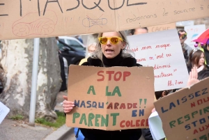 Bas-en-Basset : une manifestation colorée pour s&#039;opposer au masque sur les enfants