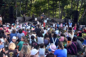 Chadron Magique : 700 spectateurs retombent en enfance avec Henri Dès