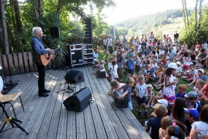 Chadron Magique : 700 spectateurs retombent en enfance avec Henri Dès