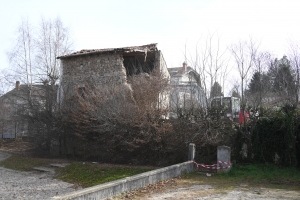 Beauzac : les travaux de la place du Pré-Clos débutent par la démolition d&#039;une maison