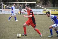 Foot : Les Villettes et Bas-en-Basset dos à dos