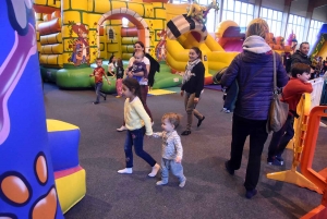 Bas-en-Basset : les structures gonflables prises d&#039;assaut au gymnase