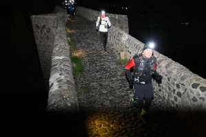 Nuit blanche pour 300 coureurs sur le 52e raid pédestre Le Puy-Firminy